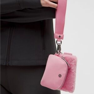 LULULEMON DUAL WRISTLET PLUSH FLEECE PINK